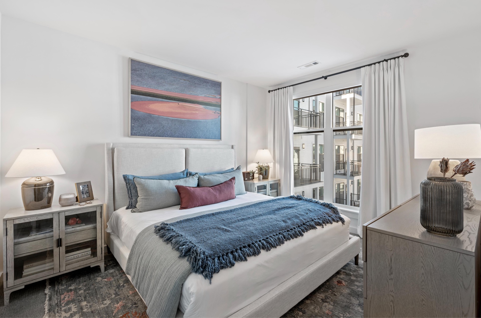 Secondary bedroom for guests or office.